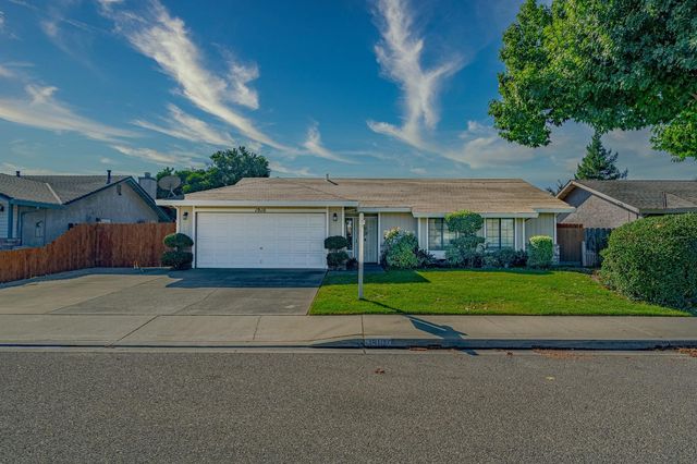 $460,000 | 1910 West Chamberlain Drive | Turlock