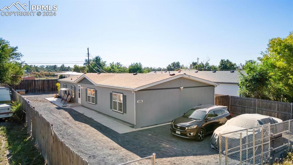 Spacious 5BR, 3BA manufactured home on a 0.14 acre fenced lot in Pueblo.