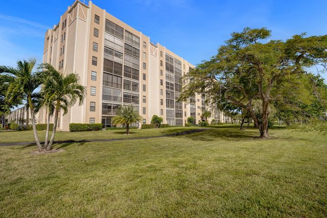 $209,000 | 7076 Huntington Lane, Unit 206 | Villages of Oriole