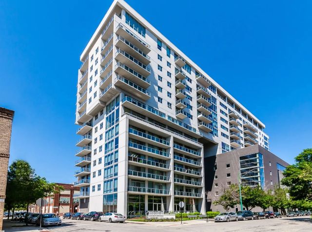 $3,055 | 910 West Huron Street, Unit 1115 | River West