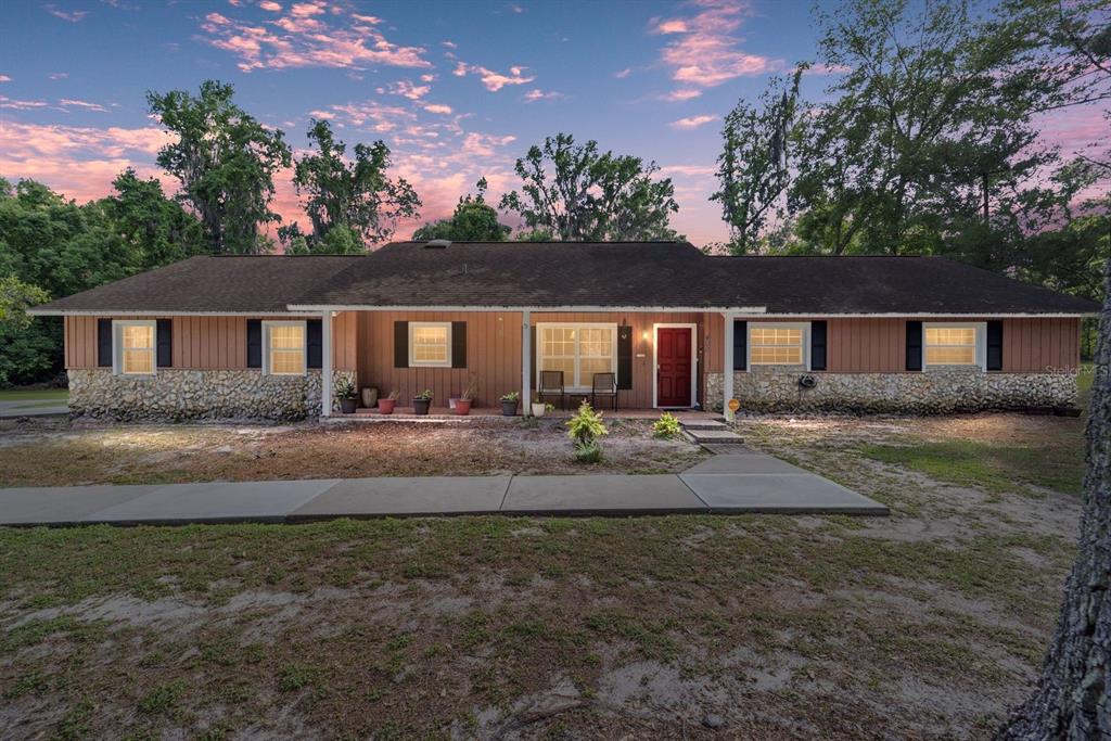 a view of a house with a yard