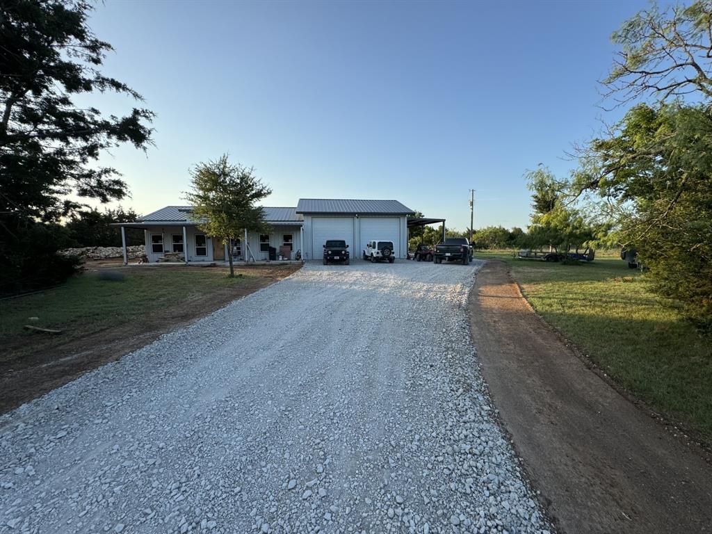 a view of a house with backyard and garden