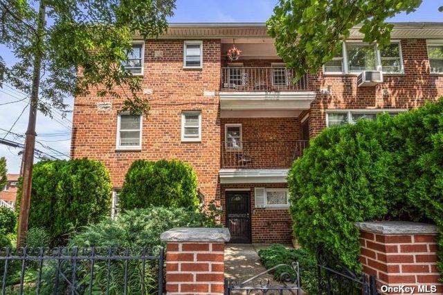 $1,988,000 | 160-03 45th Avenue | Flushing