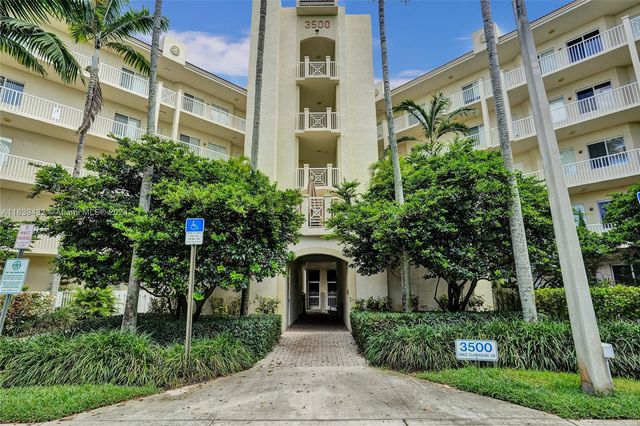 $469,000 | 3500 Oaks Clubhouse Drive, Unit 501 | Palm Aire