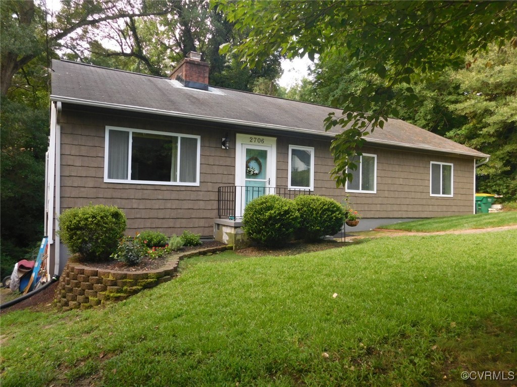 a view of a house with a yard and plants