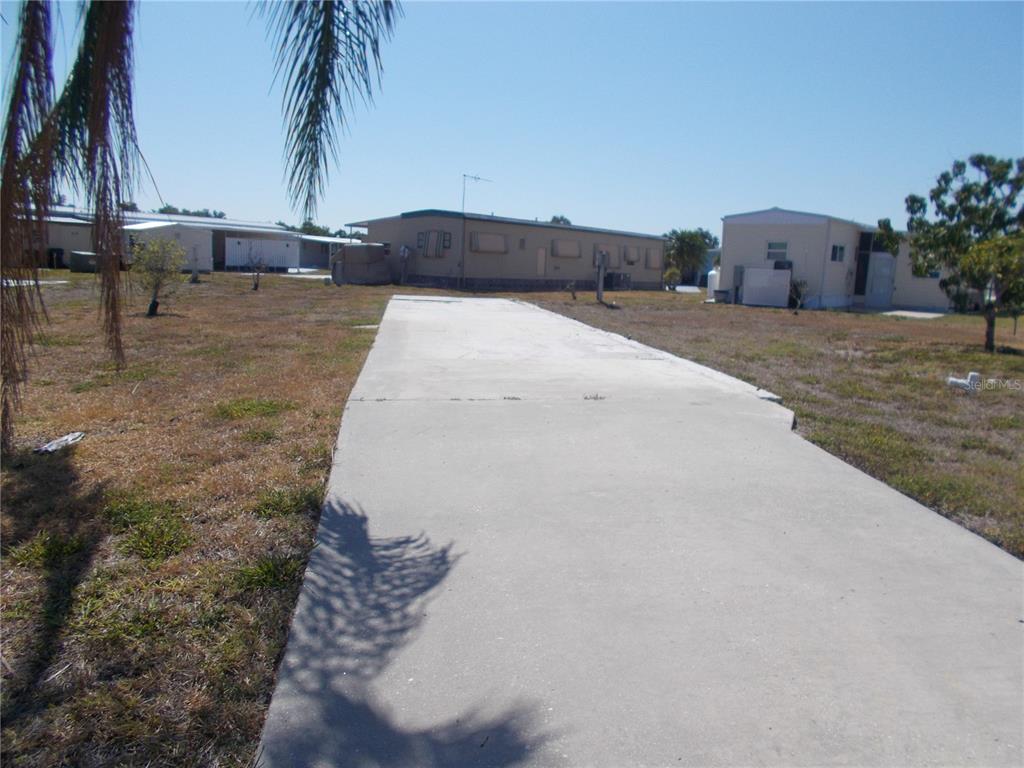 a view of outdoor space with a house