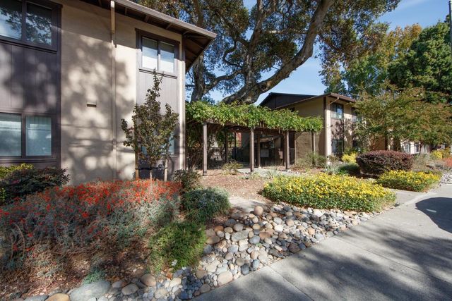 $999,000 | 610 Gilbert Avenue, Unit 14 | Menlo Park