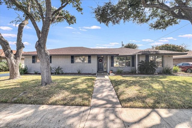 $349,000 | 729 Meadowbrook Drive | Midtown Corpus Christi