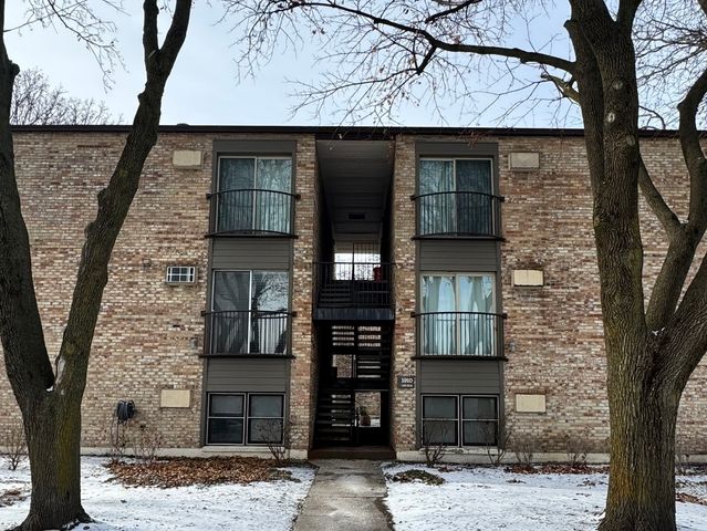 $1,900 | 1910 Cherry Lane, Unit 323 | Northbrook