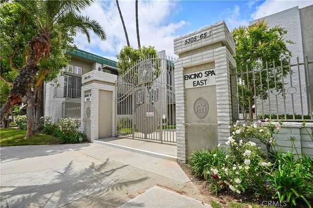 $839,000 | 5345 White Oak Avenue, Unit J | Encino