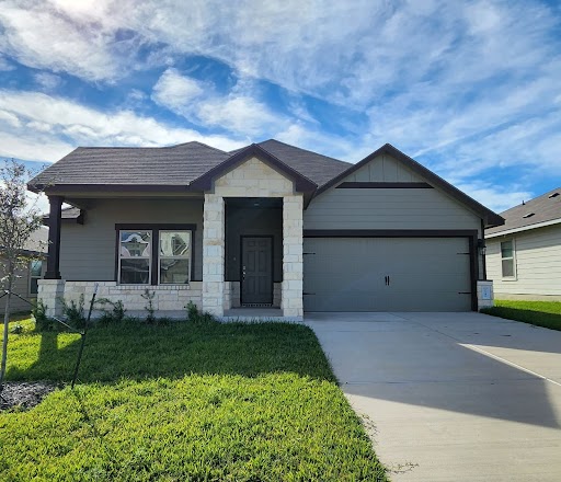 View of front of property featuring a front yard a