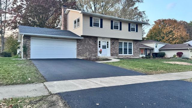 $3,550 | 1633 Clyde Drive | Naperville