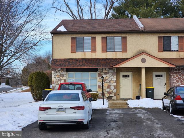 $1,795 | 1001 Oakwood Drive, Unit 2 | Huntingdon Valley