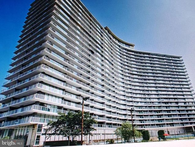 $149,900 | 3900 West Ford Road, Unit 2D | Wynnefield Heights