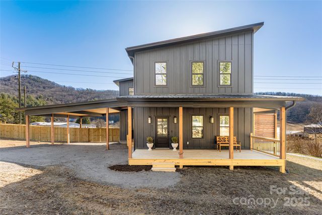 $649,000 | 923 Old Fort Road | Fairview Township - Buncombe County