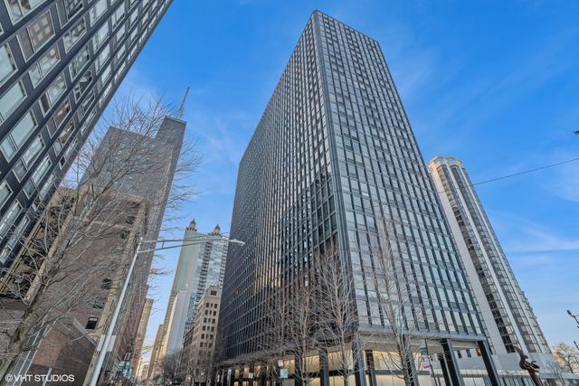 $535,000 | 900 North Lake Shore Drive, Unit 1607 | Near North Side