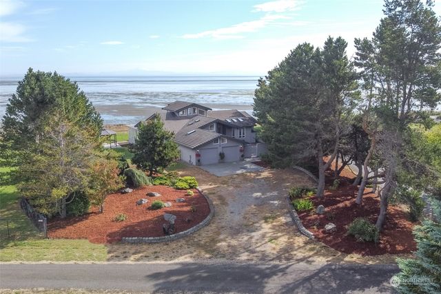 $1,895,000 | 12 Jamestown Beach Lane