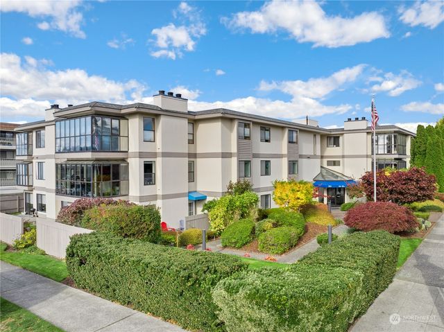 $765,000 | 201 3rd Avenue North, Unit 102 | Downtown Edmonds