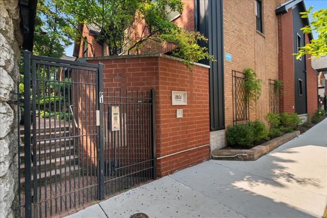 $650,000 | 1801 West Diversey Parkway, Unit 8 | Wolcott Row