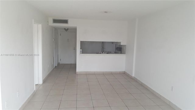 $1,575 | 16465 Northeast 22nd Avenue, Unit 318 | North Miami Bech City Center