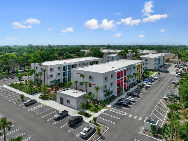 $2,150 | 4250 Lakewood Road, Unit 302 | Lake Worth Corridor