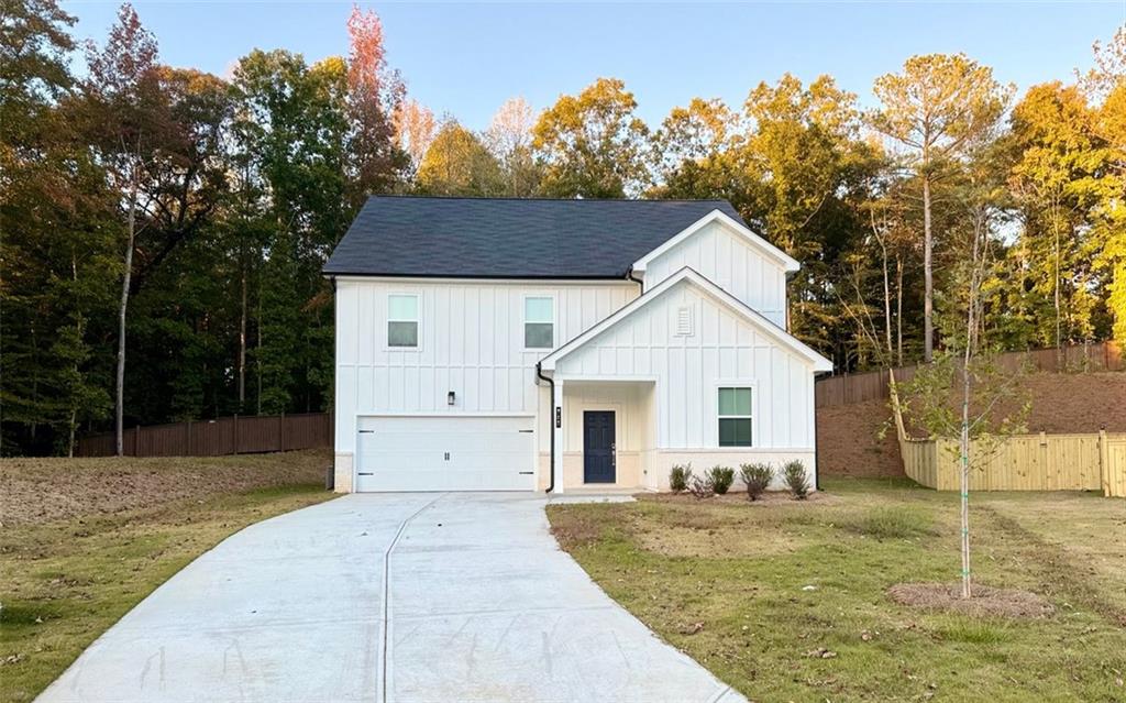 a view of a house with backyard