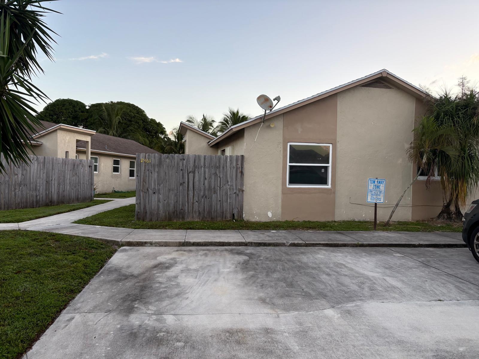 a house view with backyard space