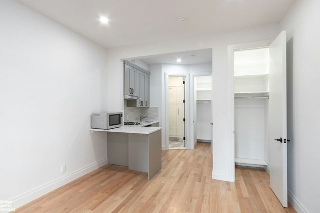 $2,295 | 235 East 54th Street, Unit 2C | Midtown East