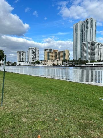 $2,300 | 800 Parkview Drive, Unit 912 | Three Islands