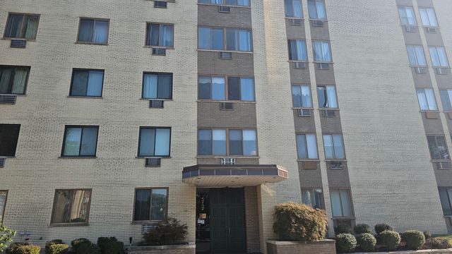 $164,900 | 9745 Karlov Avenue, Unit 509 | Oak Lawn