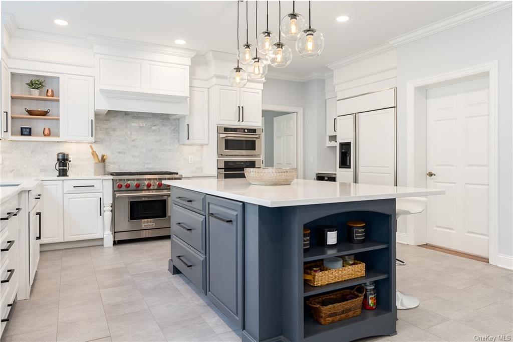 Cooking with Color: 5 Homes with Colorful Kitchen Cabinetry - Sotheby´s  International Realty