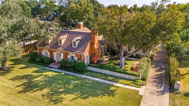 $1,795,000 | 4222 Willow Grove Road | Preston Hollow