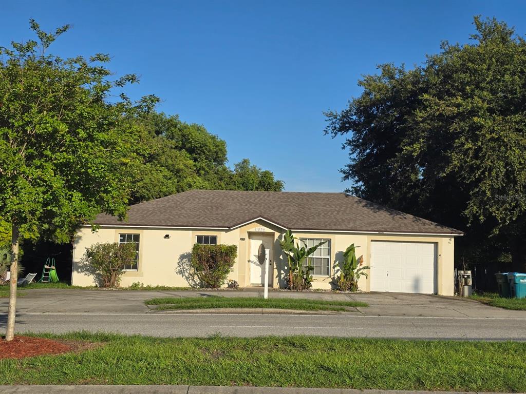 a view of a yard in front of a house