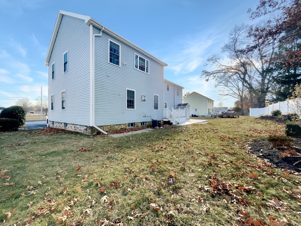 35 Donna St, Brockton, MA 02302