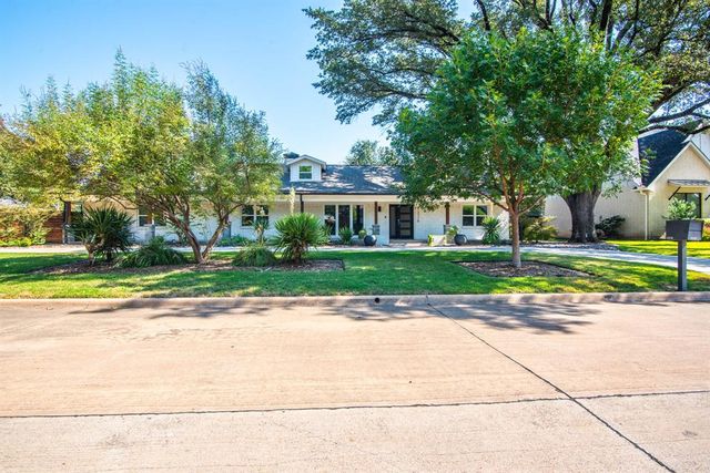 $1,295,000 | 13718 Braemar Drive | Brookhaven Estates