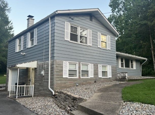 $297,500 | 37 Cascade Drive | New Hartford