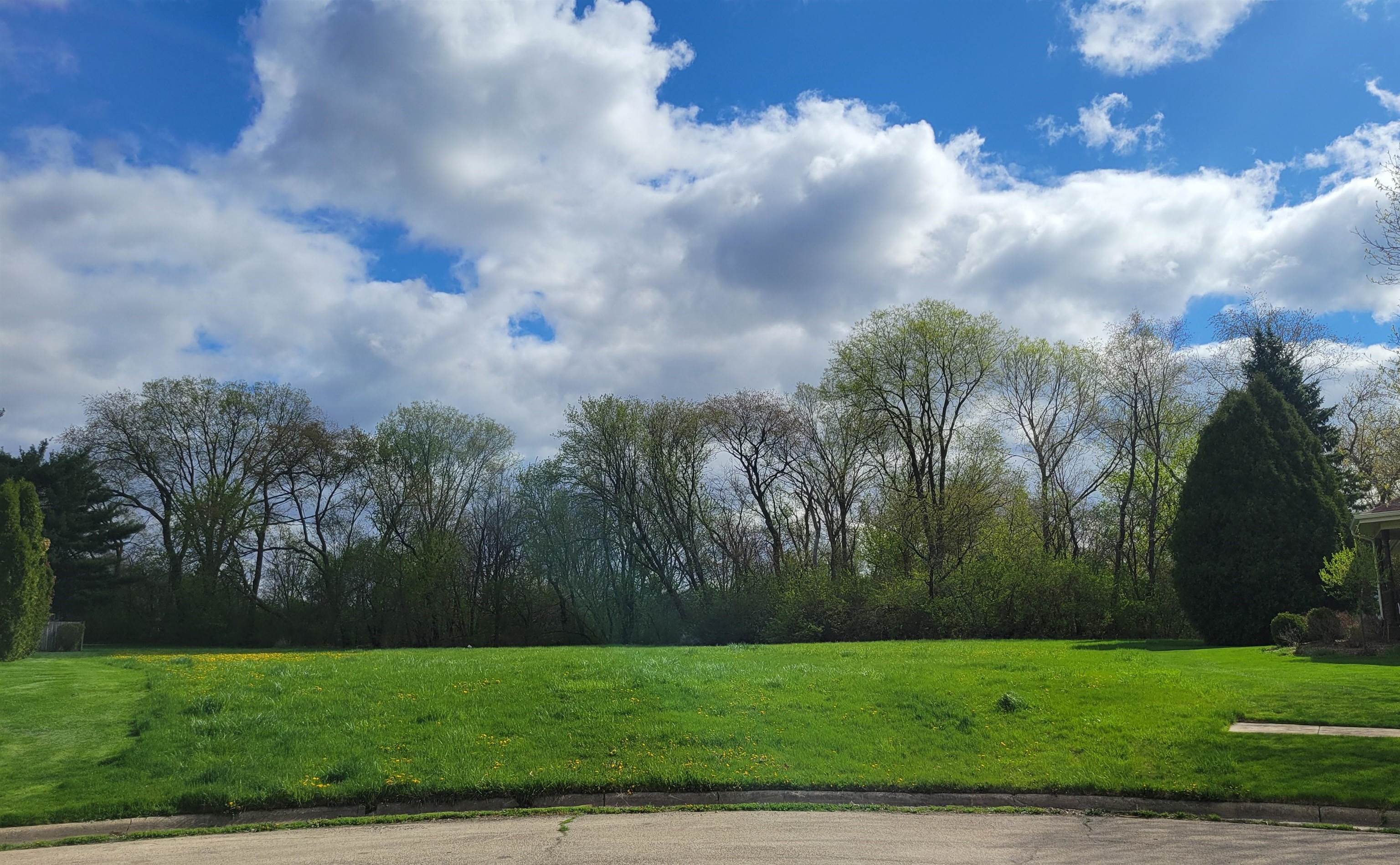 a view of a golf course