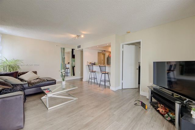 $2,700 | 800 North Miami Avenue, Unit E1708 | Park West