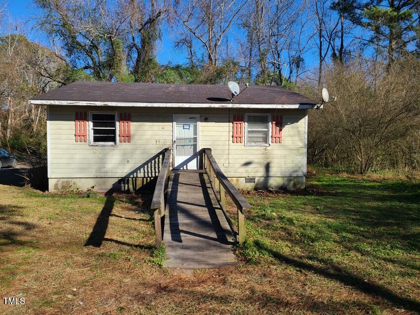 a view of house with a yard