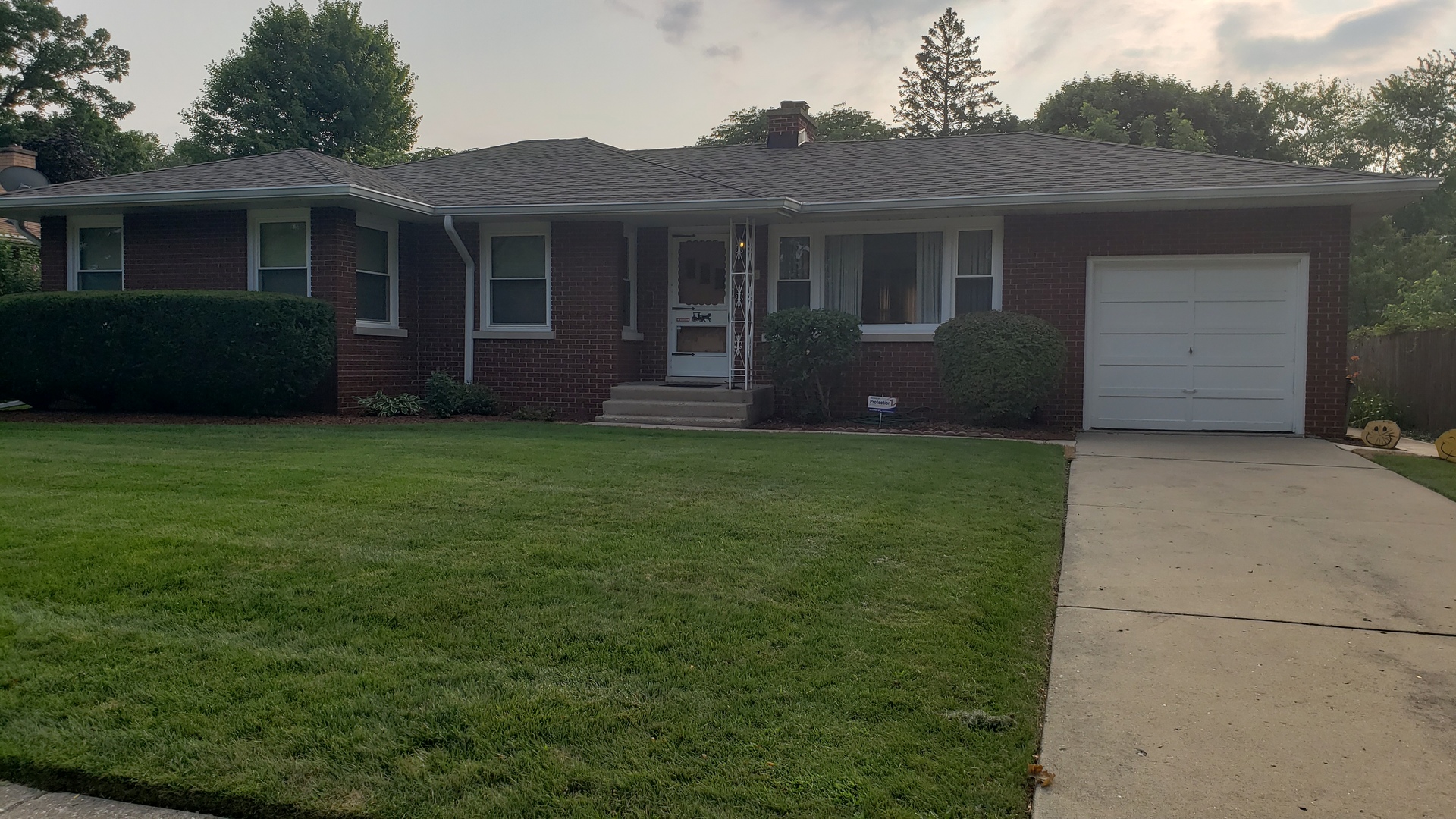 a view of a house with a yard and garage