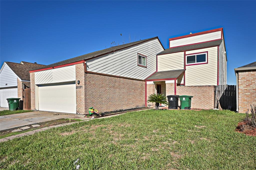 a view of a house with a yard