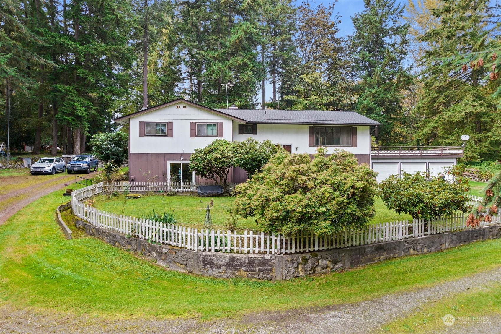 a view of a house with a yard and fence