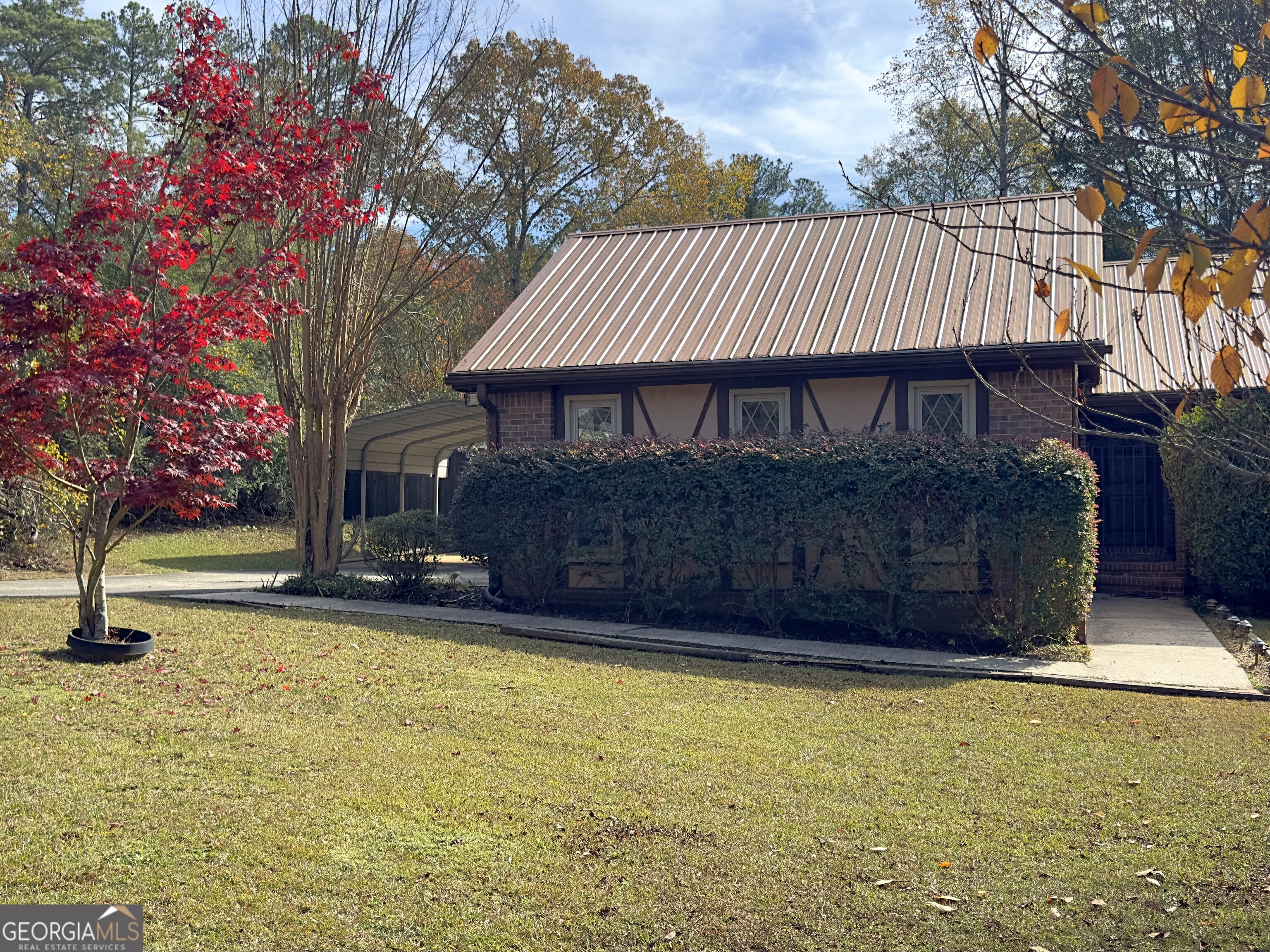 a view of a house with a yard and tree