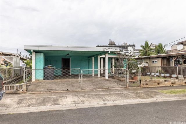 $895,000 | 99-543 Ohaiula Place | Halawa