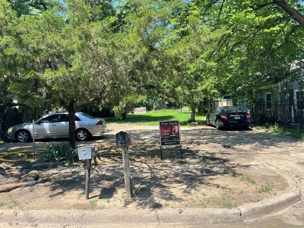 a view of a yard with patio