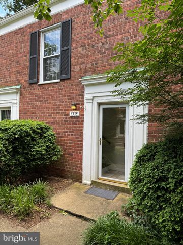 $1,895 | 3538 Martha Custis Drive | Parkfairfax