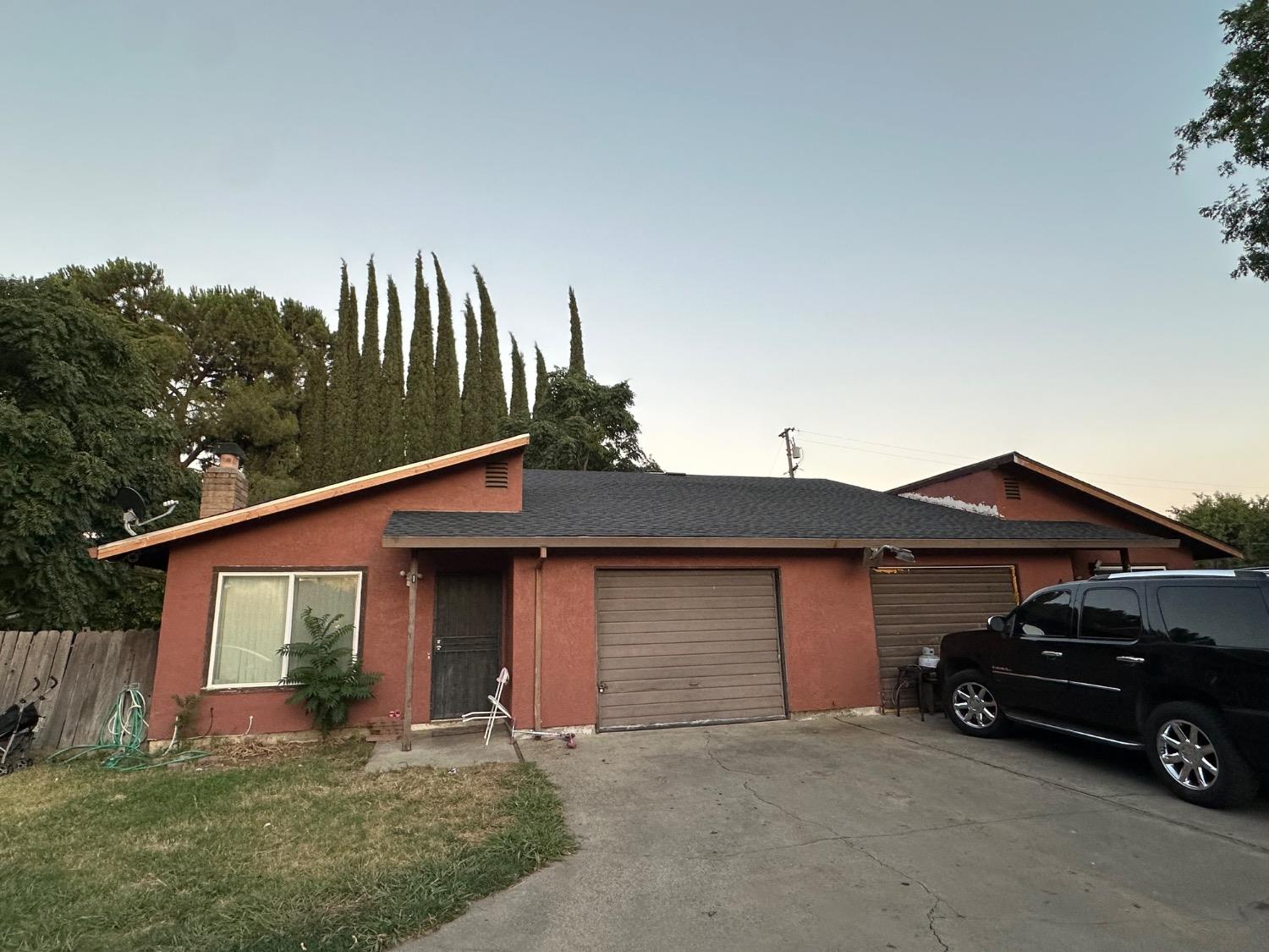 a view of a house with a yard and garage