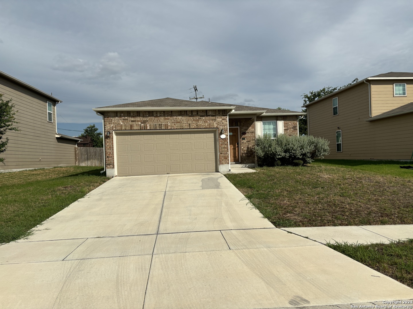 a front view of house with yard