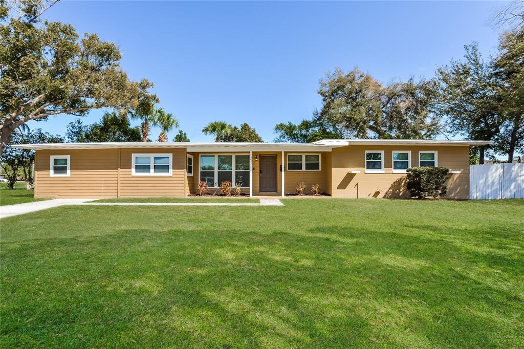 a view of a house with a backyard