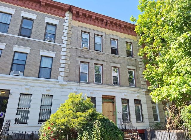 $534,900 | 306 Lincoln Road, Unit 2L | Prospect Lefferts Gardens